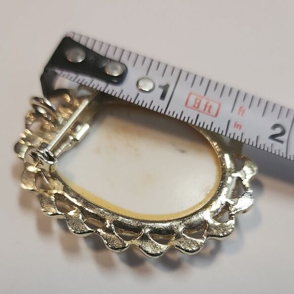 Vintage Fragonard Cameo Brooch with Gold Tone Trim - Picture 6 of 6